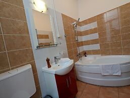 Main Square Apartments & More