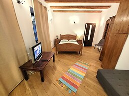 Main Square Apartments & More