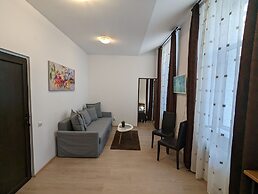 Main Square Apartments & More