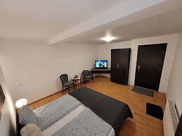 Main Square Apartments & More