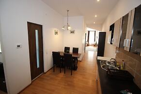 Main Square Apartments & More