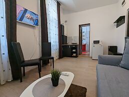 Main Square Apartments & More