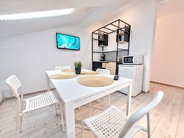 Main Square Apartments & More