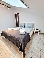 Main Square Apartments & More