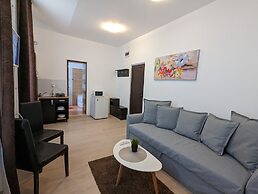 Main Square Apartments & More