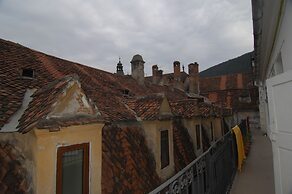 Main Square Apartments & More