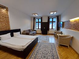 Main Square Apartments & More