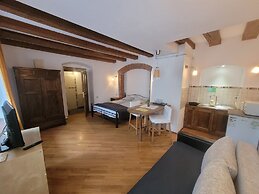 Main Square Apartments & More