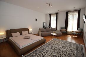 Main Square Apartments & More