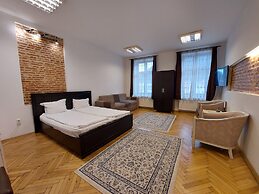 Main Square Apartments & More