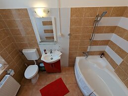 Main Square Apartments & More