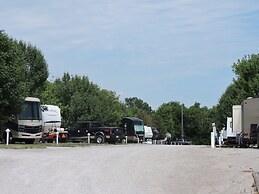 Indian Hills Inn & RV Park