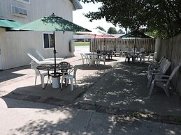 Indian Hills Inn & RV Park