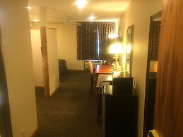 Indian Hills Inn & RV Park