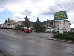 Heritage House Motel