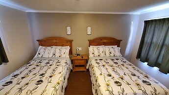 Knights Inn Colonial Fireside Inn