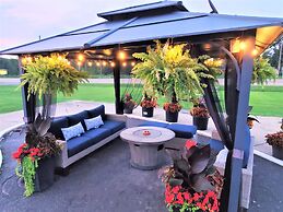 Knights Inn Colonial Fireside Inn