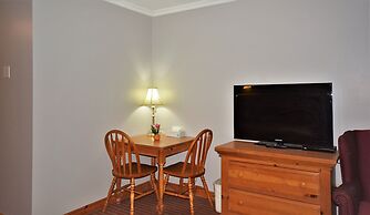 Knights Inn Colonial Fireside Inn