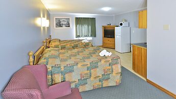 Knights Inn Colonial Fireside Inn