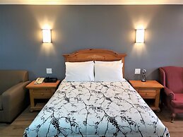 Knights Inn Colonial Fireside Inn