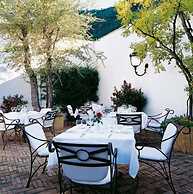 Hidalgo Suites & Restaurant