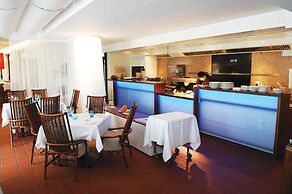 Hidalgo Suites & Restaurant