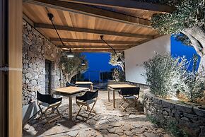 Tainaron Blue Retreat