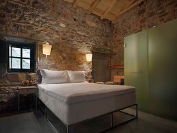 Tainaron Blue Retreat