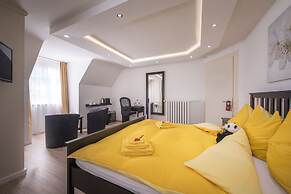 Max Aviation Villa & Apartments