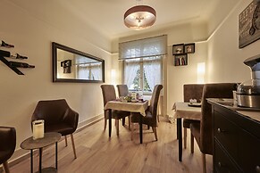 Max Aviation Villa & Apartments