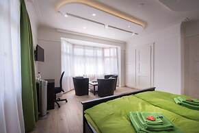 Max Aviation Villa & Apartments