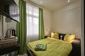 Max Aviation Villa & Apartments