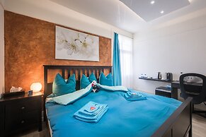 Max Aviation Villa & Apartments