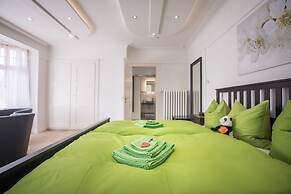 Max Aviation Villa & Apartments