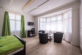 Max Aviation Villa & Apartments