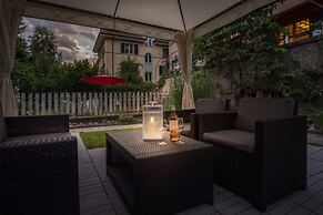 Max Aviation Villa & Apartments