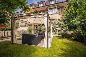 Max Aviation Villa & Apartments