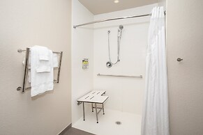 Holiday Inn Express & Suites Manhattan by IHG