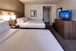 Holiday Inn Express & Suites Manhattan by IHG