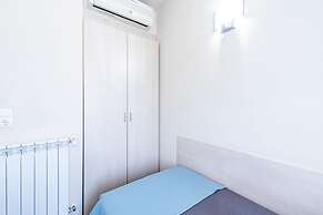 Residencia Universitaria Resa Giner de los Ríos - Hostel