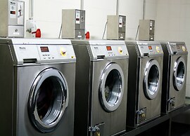 Residencia Universitaria Resa Giner de los Ríos - Hostel