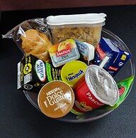 Residencia Universitaria Resa Giner de los Ríos - Hostel