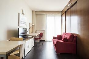 Residencia Universitaria Resa Giner de los Ríos - Hostel