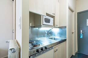 Residencia Universitaria Resa Giner de los Ríos - Hostel