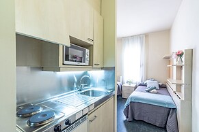 Residencia Universitaria Resa Giner de los Ríos - Hostel