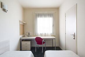 Residencia Universitaria Resa Giner de los Ríos - Hostel