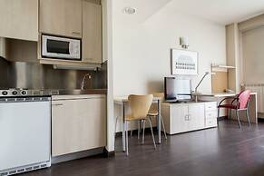 Residencia Universitaria Resa Giner de los Ríos - Hostel