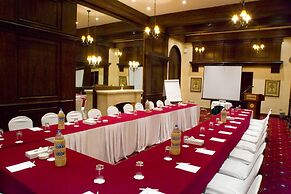 Helnan Auberge Hotel