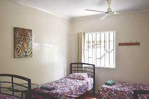 Travellers Paradise Heritage Historical Place - Hostel