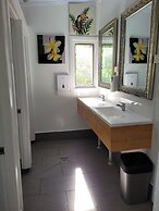 Travellers Paradise Heritage Historical Place - Hostel